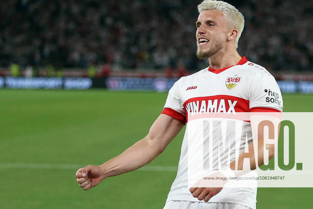 Fussball 1.Bundesliga, VfB Stuttgart - FC Augsburg v.l. Torjubel nach dem Tor zum 4:0 celebrating the goal celebrate durch Ermedin Demirovic (VfB Stuttgart) Stuttgart