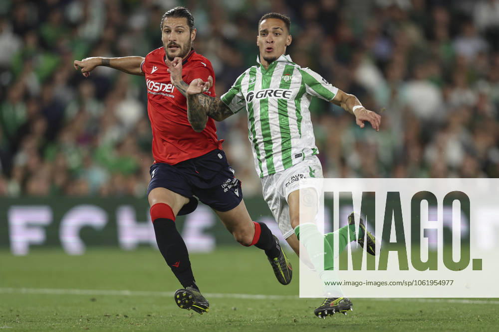 Real Betis-CA Osasuna. La Liga EA Sports match. Date 35 Abde Ezzalzouli of Real Betis and Juan Cruz of CA Osasuna during the La Liga EA Sports match between Real Betis v CA Osasuna played at Benito Villamarin Stadium on 11 May 2025 in Barcelona, Spain. kpng