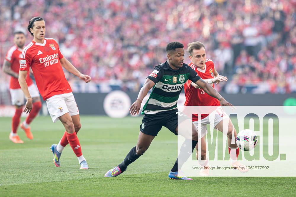 SL Benfica Vs Sporting CP in Lisboa, Portugal - 10 May 2025 Geny Catamo of Sporting CP and Muhammed Kerem Akturkoglu of SL Benfica seen in action during the Liga Portugal Betclic match between Lisboa Benfica and Sporting Clube de Portugal at Estádio da Luz. (Final score: SL Benfica 1 - 1 Sporting CP). Lisboa Portugal