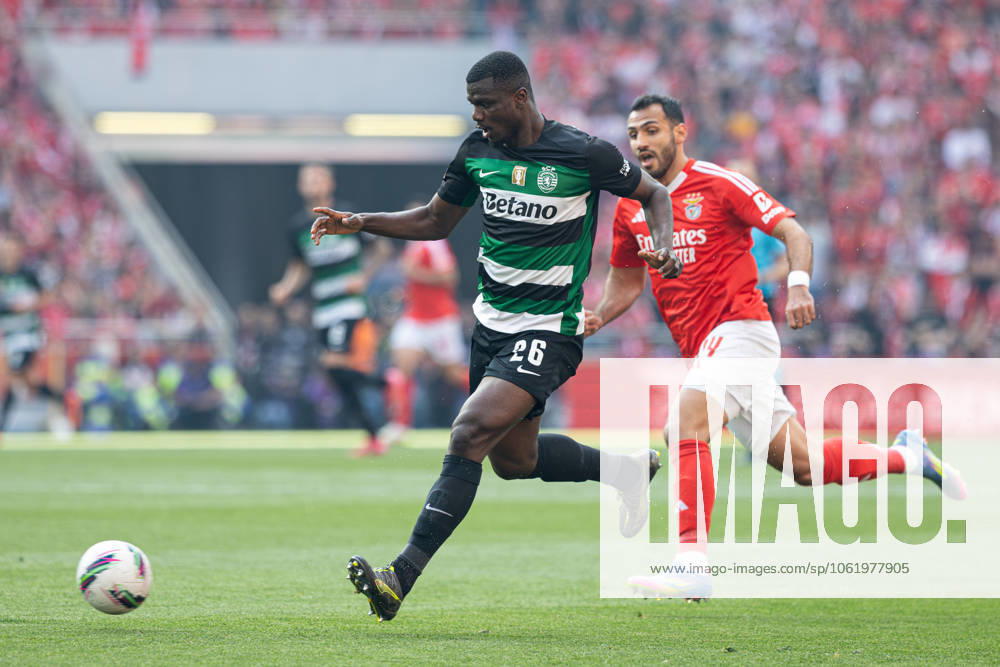 SL Benfica Vs Sporting CP in Lisboa, Portugal - 10 May 2025 Ousmande Diomande of Sporting CP and Evangelos Pavlidis of SL Benfica seen in action during the Liga Portugal Betclic match between Lisboa Benfica and Sporting Clube de Portugal at Estádio da Luz. (Final score: SL Benfica 1 - 1 Sporting CP). Lisboa Portugal