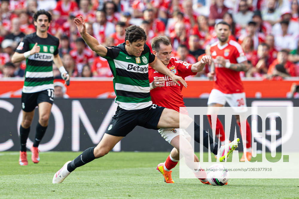 SL Benfica Vs Sporting CP in Lisboa, Portugal - 10 May 2025 Eduardo Quaresma of Sporting CP and Muhammed Kerem Akturkoglu of SL Benfica seen in action during the Liga Portugal Betclic match between Lisboa Benfica and Sporting Clube de Portugal at Estádio da Luz. (Final score: SL Benfica 1 - 1 Sporting CP). Lisboa Portugal