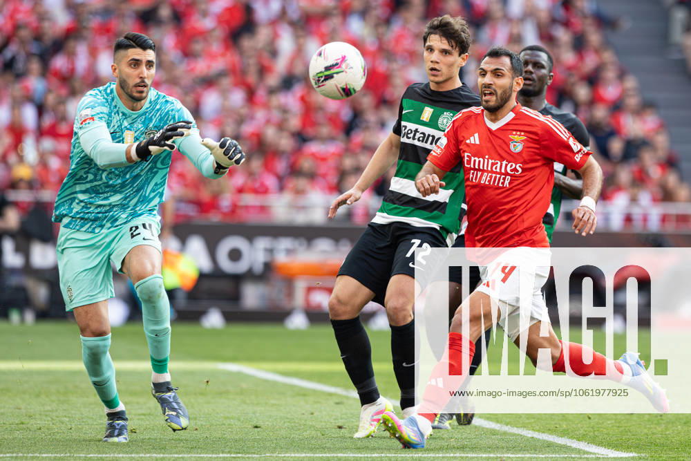 SL Benfica Vs Sporting CP in Lisboa, Portugal - 10 May 2025 Rui Silva and Eduardo Quaresma of Sporting CP Evangelos Pavlidis of SL Benfica seen in action during the Liga Portugal Betclic match between Lisboa Benfica and Sporting Clube de Portugal at Estádio da Luz. (Final score: SL Benfica 1 - 1 Sporting CP). Lisboa Portugal
