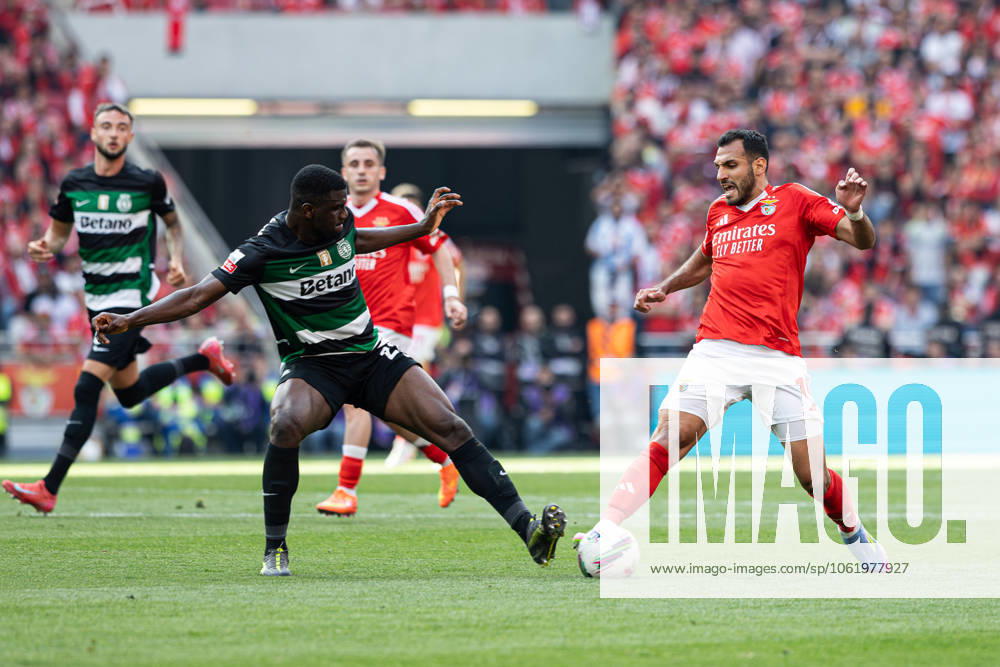 SL Benfica Vs Sporting CP in Lisboa, Portugal - 10 May 2025 Evangelos Pavlidis of SL Benfica and Ousmande Diomande of Sporting CP seen in action during the Liga Portugal Betclic match between Lisboa Benfica and Sporting Clube de Portugal at Estádio da Luz. (Final score: SL Benfica 1 - 1 Sporting CP). Lisboa Portugal