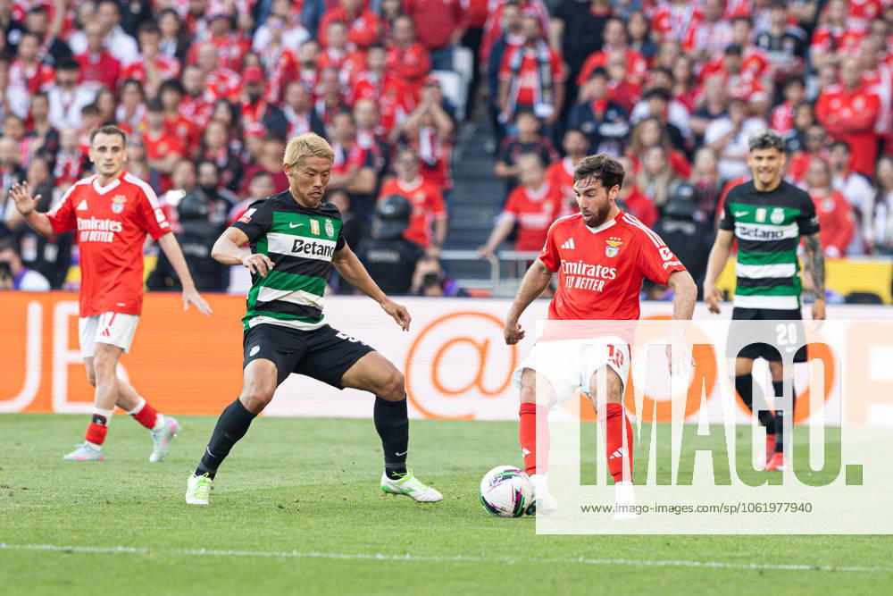 SL Benfica Vs Sporting CP in Lisboa, Portugal - 10 May 2025 Orkun Kokcu of SL Benfica and Hidemasa Morita of Sporting CP seen in action during the Liga Portugal Betclic match between Lisboa Benfica and Sporting Clube de Portugal at Estádio da Luz. (Final score: SL Benfica 1 - 1 Sporting CP). Lisboa Portugal