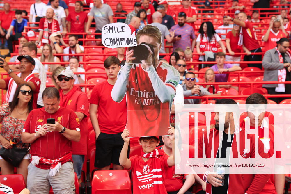 Liverpool FC v Arsenal FC - Premier League LIVERPOOL, ENGLAND - MAY 11: A Liverpool fan holds up a placard mocking Martin Odegaard of Arsenal holding a camera during the Premier League match between Liverpool FC and Arsenal FC at Anfield on May 11, 2025 in Liverpool, England. (Photo by Simon Stacpoole Offside Offside via Getty Images) Liverpool England United Kingdom