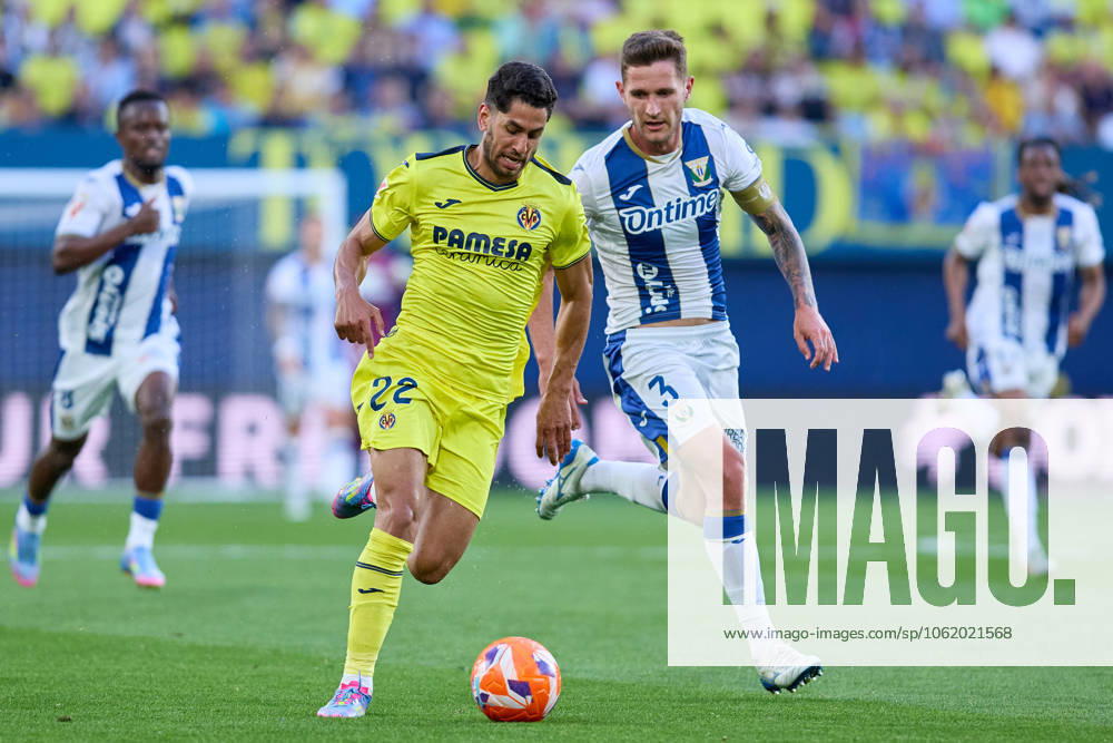 LaLiga EA Sports, Villarreal v Leganes VILLARREAL, SPAIN - MAY 14: Sergi Cardona Centre-Back of Villarreal CF competes for the ball with Jorge Saenz Centre-Back of CF Leganes during the LaLiga EA Sports match between Villarreal FC and Leganes at Estadio de la Ceramica on May 14, 2025 in Villarreal, Spain. (Photo by Jose Torres Photo Players Images Magara Press) Villarreal Estadio de la Ceramica Spain