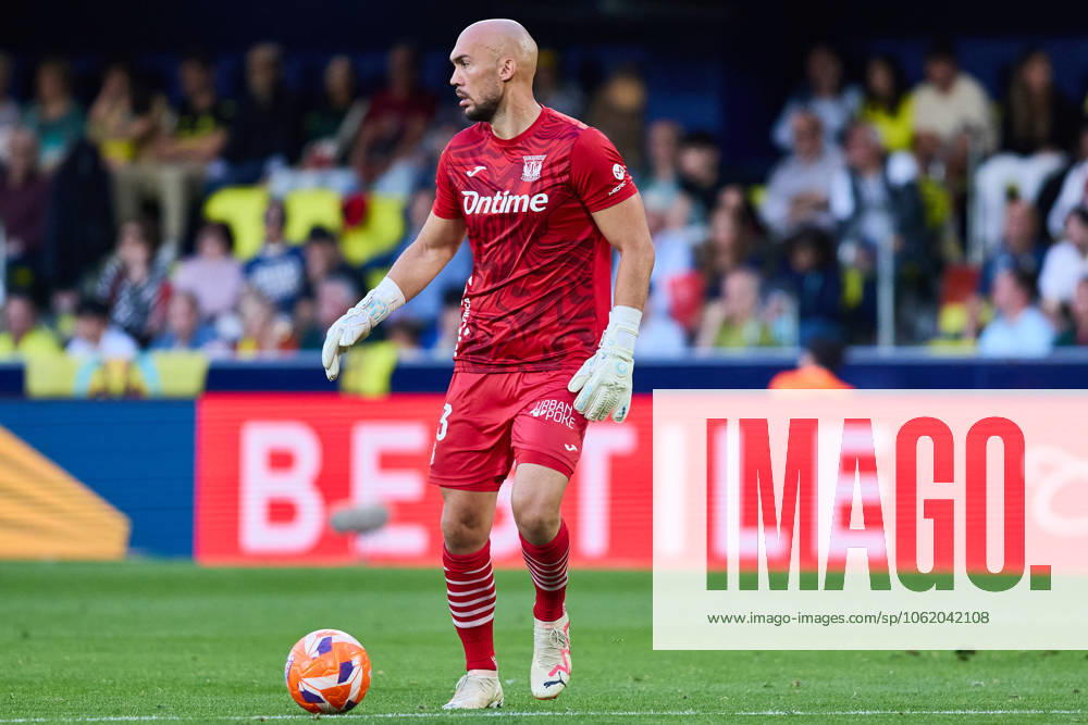 LaLiga EA Sports, Villarreal v Leganes VILLARREAL, SPAIN - MAY 14: Marko Dmitrovic Goalkeeper of CF Leganes runs with the ball during the LaLiga EA Sports match between Villarreal FC and Leganes at Estadio de la Ceramica on May 14, 2025 in Villarreal, Spain. (Photo by Jose Torres Photo Players Images Magara Press) Villarreal Estadio de la Ceramica Spain