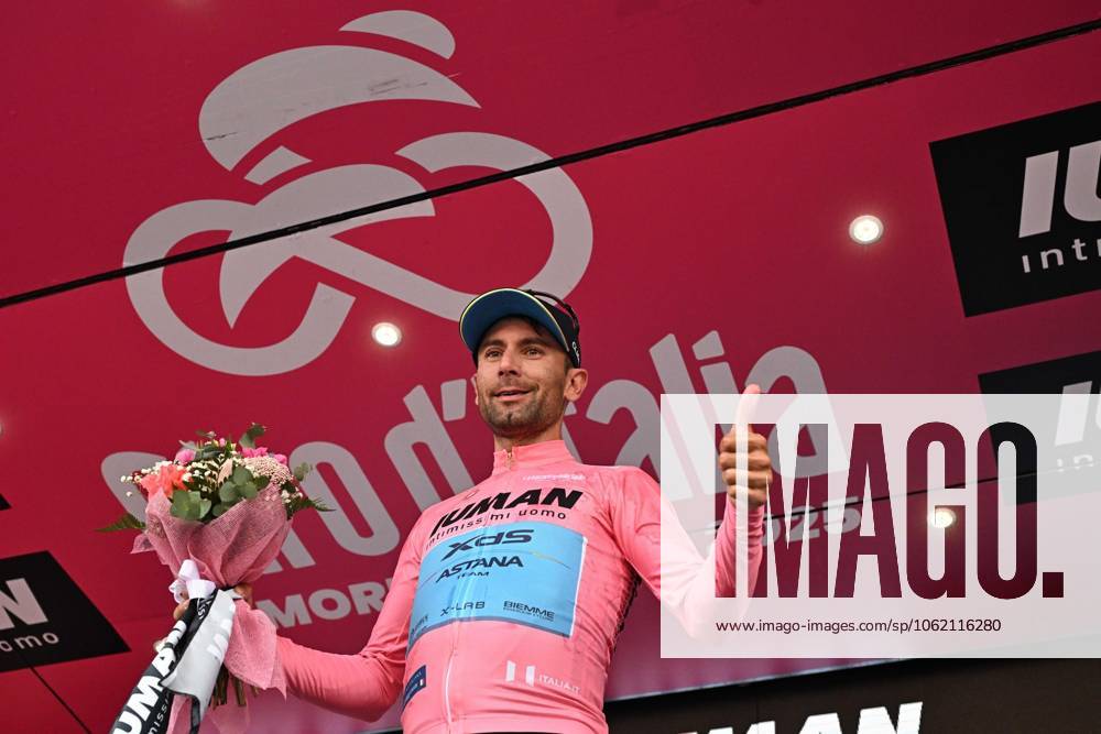 Italian rider Diego Ulissi of Xds Astana Team wearing the overall leader s pink jersey, poses on the podium after the 8th stage of the 108 Giro d Italia 2025, cycling race over 197 km from Giulianova to Castelraimondo, Italy, 17 May 2025. ANSA LUCA ZENNARO. Giro D Italia Cycling Tour - Stage 8 - ZUMAa110 20250517_zaf_a110_088