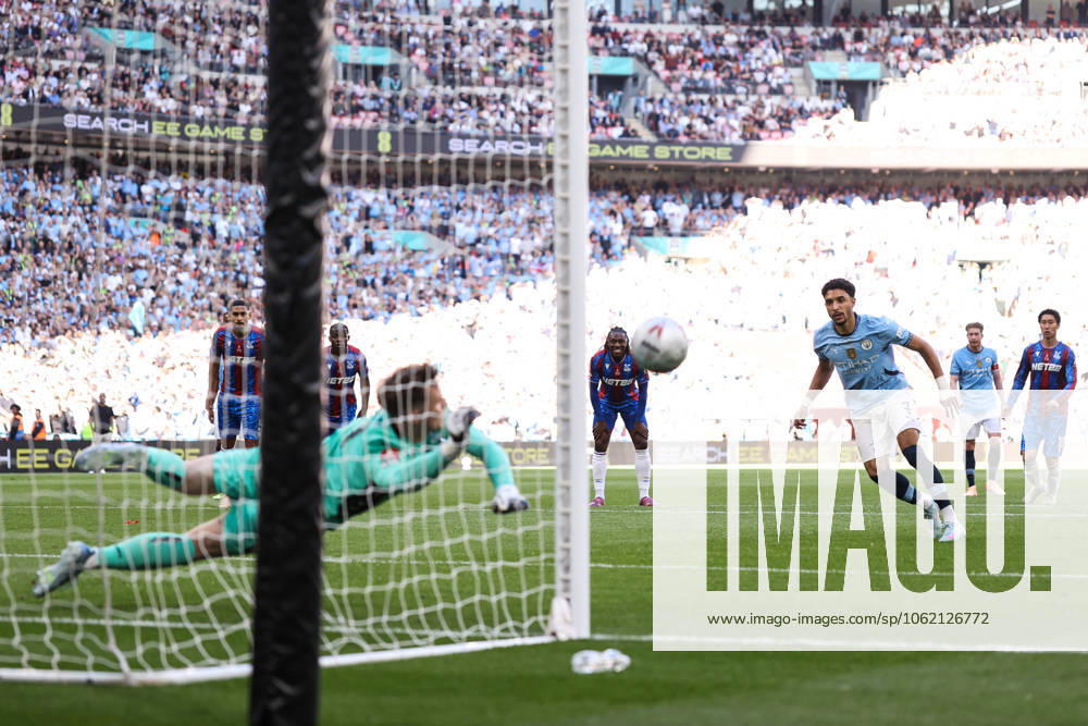 Crystal Palace v Manchester City 17 May 2025, London - FA Cup Final - Crystal Palace v Manchester City - Crystal Palace goalkeeper Dean Henderson saves a penalty from Omar Marmoush of Manchester City - Photo: Jacques Feeney Offside. London UK