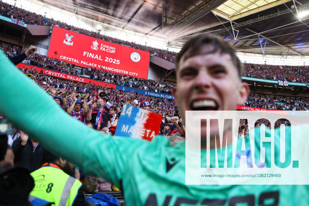 Crystal Palace v Manchester City 17 May 2025, London - FA Cup Final - Crystal Palace v Manchester City - Crystal Palace goalkeeper Dean Henderson celebrates victory - Photo: Jacques Feeney Offside. London UK