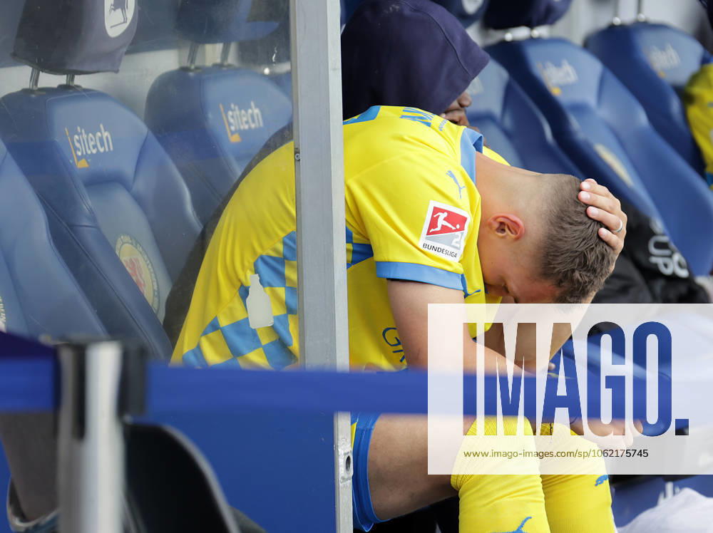 Fussball, Herren, Saison 2024 2025 2.BL, Eintracht Stadion, Eintracht Braunschweig gegen 1.FC Nuernberg, 1-4 Braunschweig muss in die Relegation DFL REGULATIONS PROHIBIT ANY USE OF PHOTOGRAPHS AS IMAGE SEQUENCES AND OR QUASI-VIDEO.