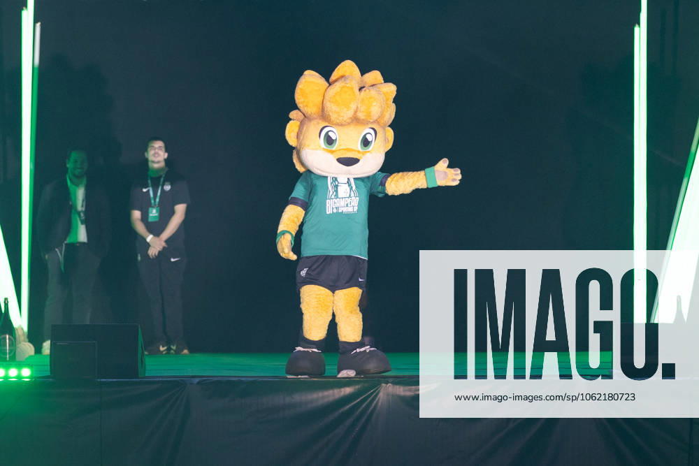 Sporting mascot JUBAS celebrating after winning the Liga Portugal Betclic at Marques de Pombal Lisbon Portugal - ZUMAs359 20250518_zsp_s359_001