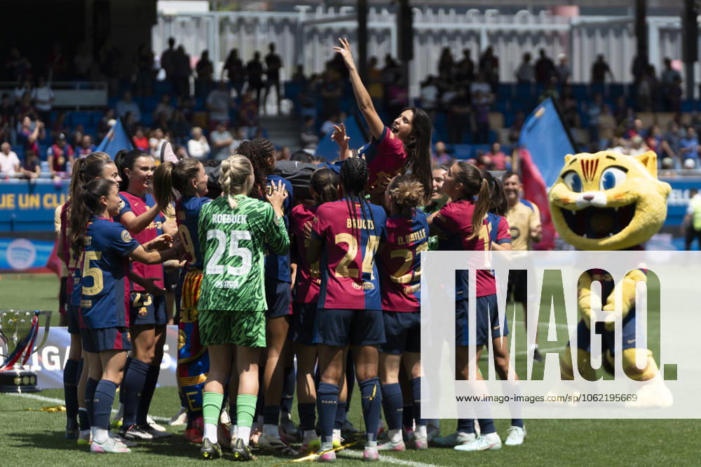 FC Barcelona, Barca Femeni v Athletic Club Femenino - Liga F The FC Barcelona team celebrates the league title by lifting Kika Nazareth and throwing her upwards during MATCHDAY 30 of the Liga F match between FC Barcelona and Athletic Club, the last game of the season, at Estadi Johan Cruyff in Barcelona, Spain, on May 18, 2025. Barcelona Spain