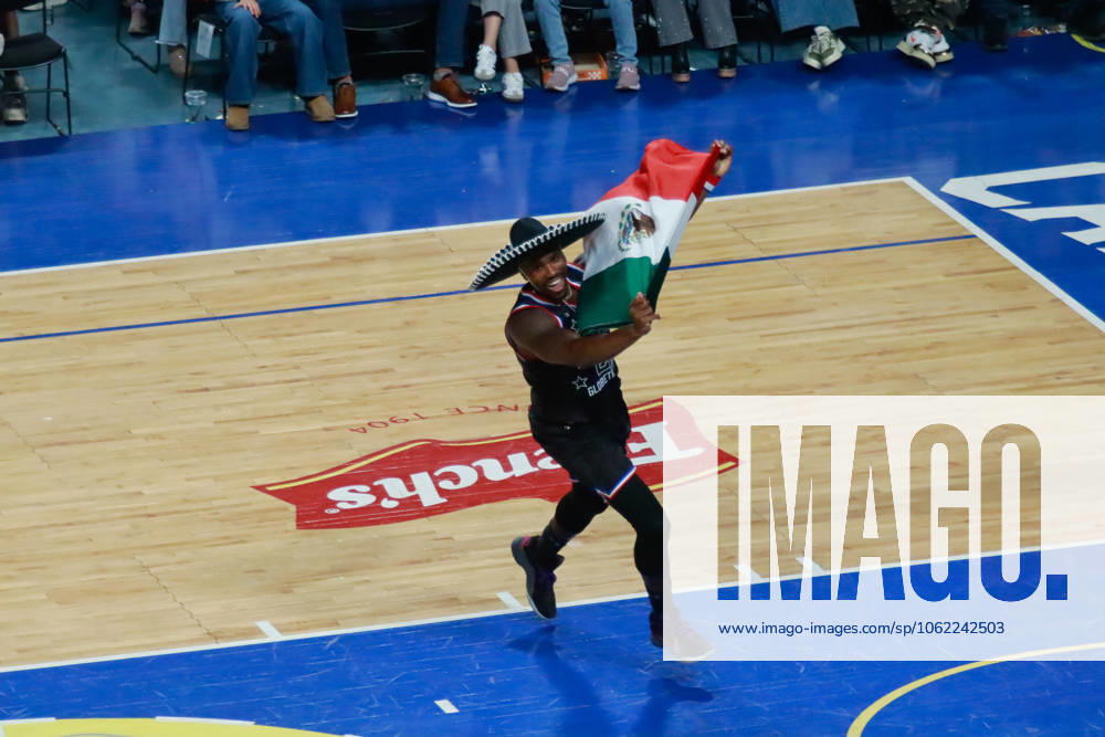 Thunder Law 23 of the Harlem Globetrotters performs on the court during the Harlem Globetrotters World Tour 2025 at Mo xico city arena. on May 18, 2025 in Mexico City, Mexico. Mexico City Mexico - ZUMAe321 20250518_zsa_e321_017