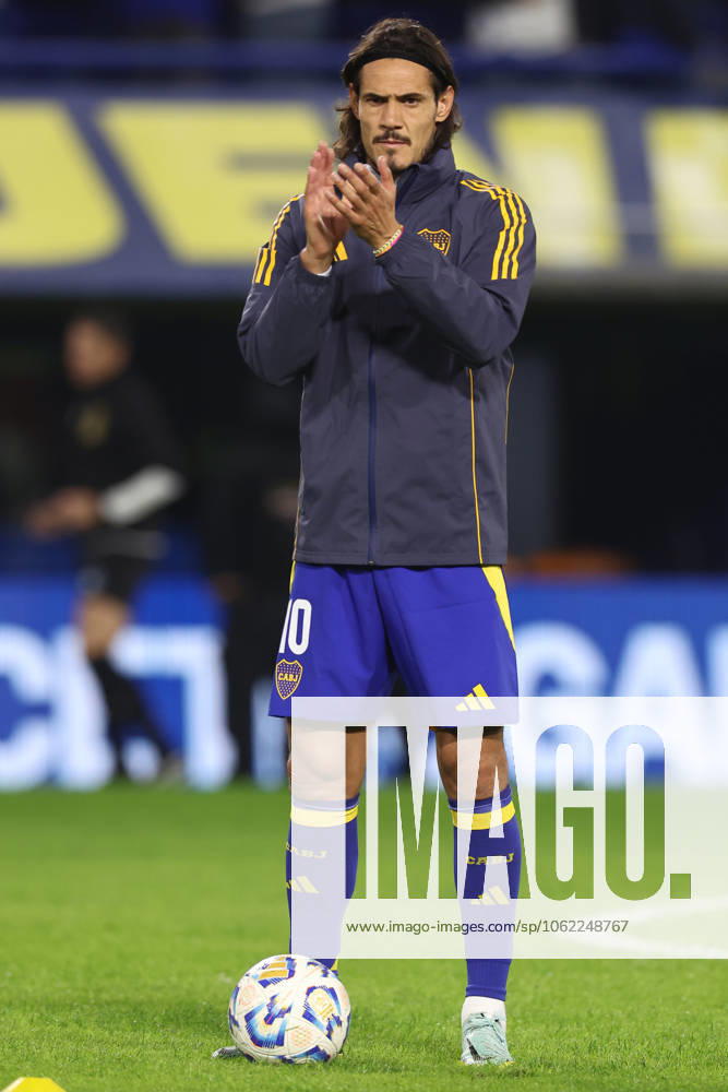 Boca Juniors Uruguayan forward Edinson Cavani looks during the warm up before the Argentine Professional Football League 2025 Apertura Tournament quarter-final football match against Independiente, at La Bombonera stadium in Buenos Aires, on May 19, 2025. BUENOS AIRES ARGENTINA