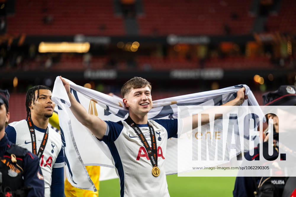 Tottenham Hotspur win the UEFA Europa League final, Bilbao, Spain Bilbao, Spain. 21st, May 2025. Mikey Moore of Tottenham Hotspur seen in celebration as winner of the UEFA Europa League final between Tottenham Hotspur and Manchester United, ManU at San Mames in Bilbao. Spain, Bilbao