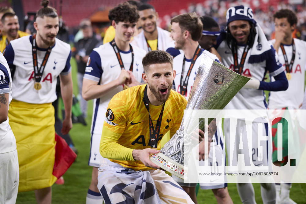 Tottenham Hotspur v Manchester United, ManU - UEFA Europa League Final 2025 Guglielmo Vicario of Tottenham Hotspur FC lifts the trophy during the UEFA Europa League 2024 25 Final match between Tottenham Hotspur and Manchester United at San Mames on May 21, 2025, in Bilbao, Spain. Bilbao San Mames Basque Country Spain RL_TOTvMUTD_ELF_000237