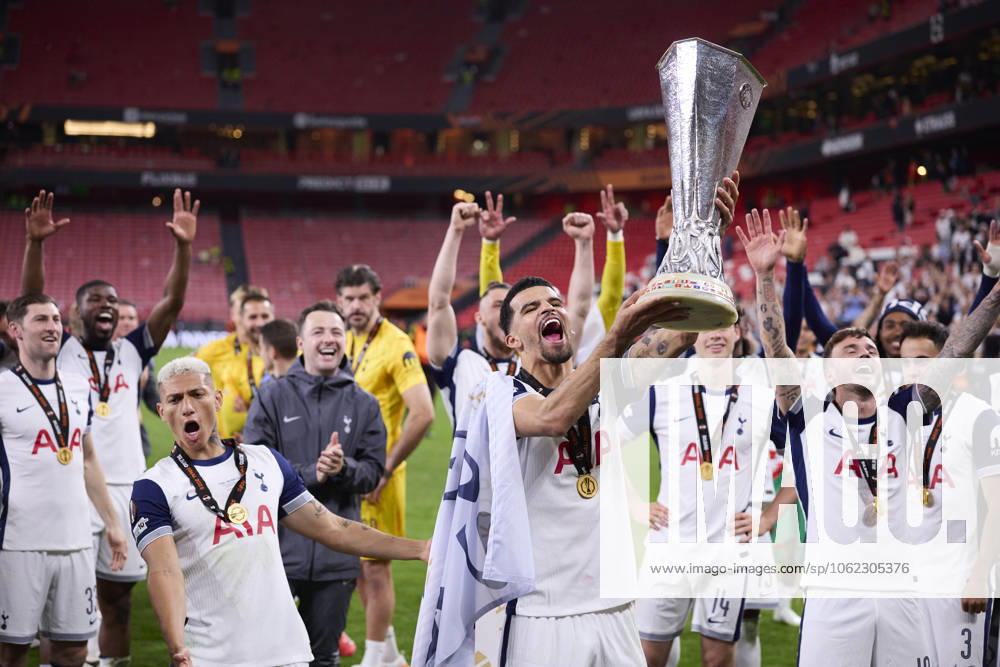 Tottenham Hotspur v Manchester United, ManU - UEFA Europa League Final 2025 Dominic Solanke of Tottenham Hotspur FC lifts the trophy during the UEFA Europa League 2024 25 Final match between Tottenham Hotspur and Manchester United at San Mames on May 21, 2025, in Bilbao, Spain. Bilbao San Mames Basque Country Spain RL_TOTvMUTD_ELF_000239