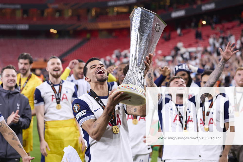 Tottenham Hotspur v Manchester United, ManU - UEFA Europa League Final 2025 Dominic Solanke of Tottenham Hotspur FC lifts the trophy during the UEFA Europa League 2024 25 Final match between Tottenham Hotspur and Manchester United at San Mames on May 21, 2025, in Bilbao, Spain. Bilbao San Mames Basque Country Spain RL_TOTvMUTD_ELF_000240