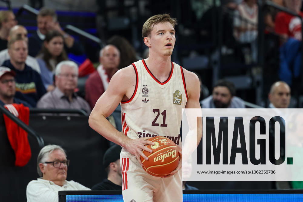 Justuz Hollatz (FC Bayern Basketball, 21) mit Ball, GER, FC Bayern Basketball vs. SYNTAINICS MBC, Basketball, easycredit Basketball Bundesliga, BBL, Playoffs, Viertelfinale, Saison 2024 2025, 24.05.2025, GER, FC Bayern Basketball vs. SYNTAINICS MBC, Basketball, easycredit Basketball Bundesliga, BBL, Playoffs, Viertelfinale, Saison 2024 2025, 24.05.2025 Muenchen