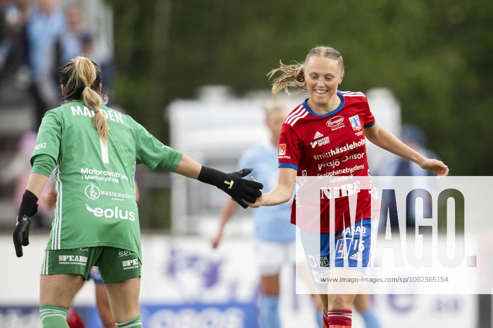 Vittsjös malvakt Savannah Madden och Olivia Wänglund jublar under fotbollsmatchen i Damallsvenskan mellan Vittsjö och Malmö FF den 24 maj 2025 i Vittsjö.