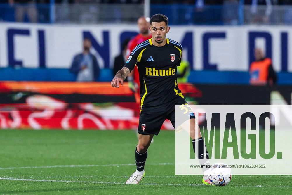 CALCIO - Serie A - Como 1907 vs Inter - FC Internazionale Lucas Da Cunha of Como 1907 seen in action during Serie A 2024 25 football match between Como 1907 and FC Internazionale at Giuseppe Sinigaglia Stadium Como Italy