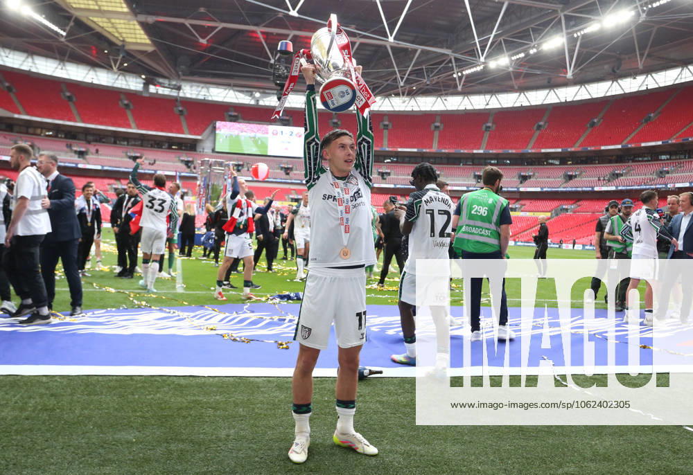 Sheffield United v Sunderland - Sky Bet Championship Play-Off Final Chris Rigg of Sunderland lifts the Play Off Final trophy during the Sky Bet Championship Play Off Final match between Sheffield United and Sunderland at Wembley Stadium in London, England, on May 24, 2025. London Greater London United Kingdom