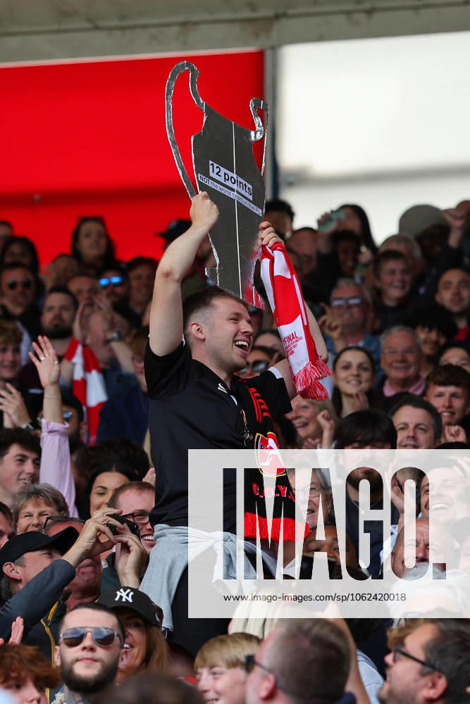 Football - 2024 2025 Premier League - Southampton vs Arsenal - St Marys Stadium - Sunday 25th May 2025 A Southampton fan with a mock champions league trophy with a 12 points COLORSPORT Shaun Boggust