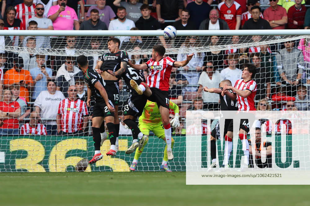 Football - 2024 2025 Premier League - Southampton vs Arsenal - St Marys Stadium - Sunday 25th May 2025 Ross Stewart of Southampton heads in Southamptons equaliser during the Premier League match at St Marys Stadium COLORSPORT Shaun Boggust