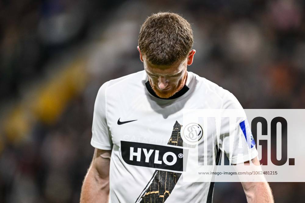 Florian Le Joncour (SV Elversberg) enttaeusscht während des Bundesliga-Relegationsrückspiels zwischen der SV Elversberg und dem 1.FC Heidenheim, URSAPHARM-ARENA am 26. May 2025 in Elverberg, Deutschland. (Foto von Harry Langer DeFodi Images) +++ Florian Le Joncour (SV Elversberg) looks dejected during the Bundesliga relegation second leg match between SV Elversberg and 1.FC Heidenheim at URSAPHARM-ARENA on May 26, 2025 in Elverberg, Germany. (Photo by Harry Langer DeFodi Images) DFL regulations prohibit any use of photographs as image sequences and or quasi-video. (Photo by Harry Langer DeFodi Images) DFL regulations prohibit any use of photographs as image sequences and or quasi-video.