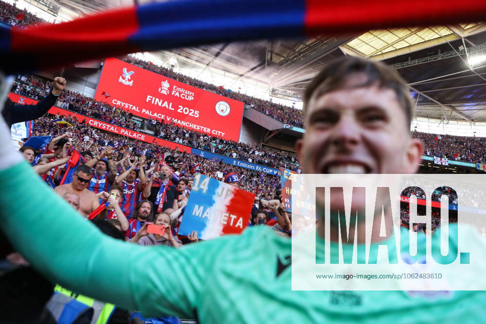 Crystal Palace v Manchester City 17 May 2025, London - FA Cup Final - Crystal Palace v Manchester City - Crystal Palace goalkeeper Dean Henderson celebrates victory - Photo: Jacques Feeney Offside. London UK