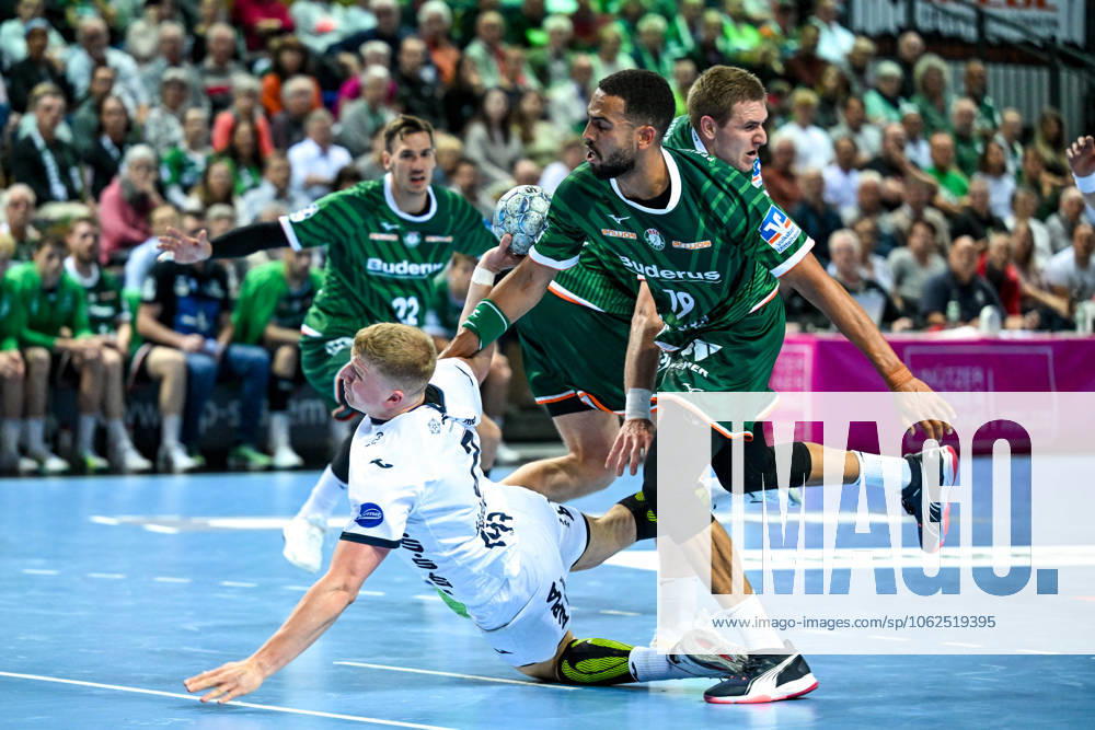 Lukas Hutecek (TBV Lemgo Lippe, 02) im Zweikampf mit Philipp Ahouansou (HSG Wetzlar, 19), GER, HSG Wetzlar vs. TBV Lemgo-Lippe, Handball, Bundesliga, 31. Spieltag, Saison 2024 2025, 28.05.2025 GER, HSG Wetzlar vs. TBV Lemgo-Lippe, Handball, Bundesliga, 31. Spieltag, Saison 2024 2025, 28.05.2025 Wetzlar
