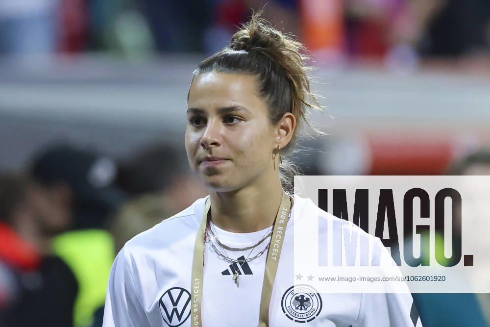Lena Oberdorf (Germany) schaut, UEFA Women s Nations League 2024 25 Grp A1 MD5, Germany and Netherlands, Weserstadion am 30. May 2025 in Bremen, Deutschland. (Foto von Marco Steinbrenner DeFodi Images) Lena Oberdorf (Germany) looks on, UEFA Women s Nations League 2024 25 Grp A1 MD5, Germany and Netherlands, Weserstadion, May 30, 2025 in Bremen, Germany. (Photo by Marco Steinbrenner DeFodi Images)