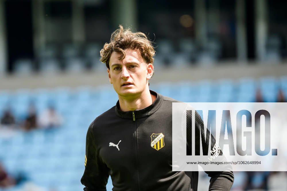 Häckens Silas Andersen inför fotbollsmatchen i Allsvenskan mellan Malmö FF och Häcken den 1 juni 2025 i Malmö.