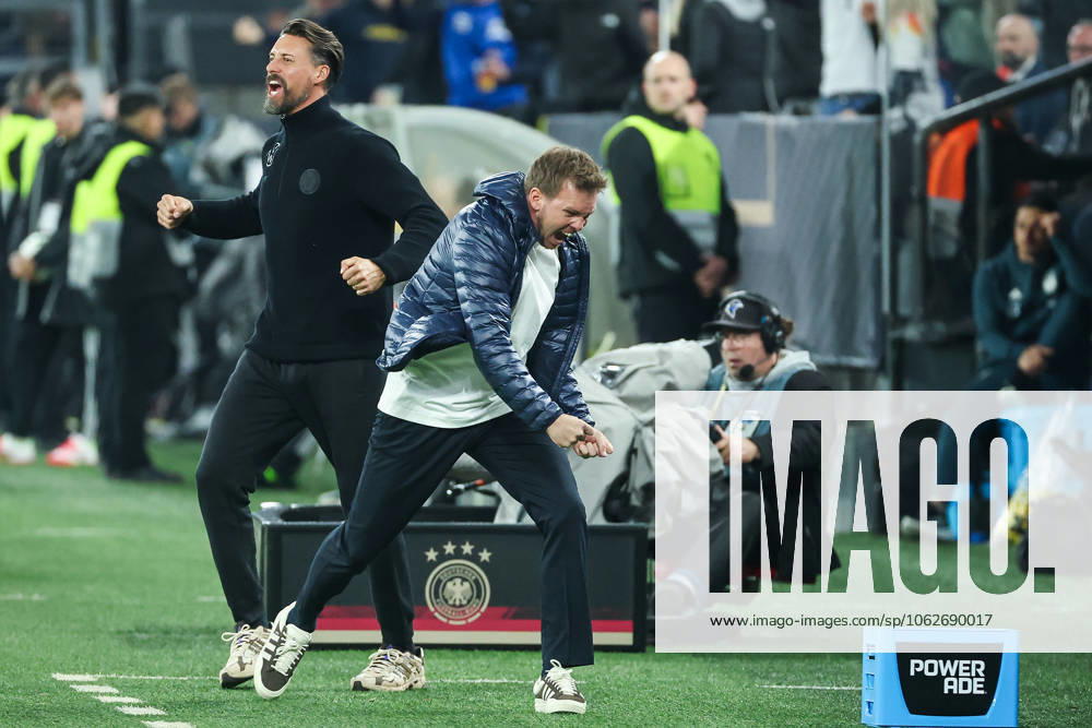 UEFA Nations League - 24 25 - Deutschland - Italien am 23.03.2025 im Signal Iduna Park in Dortmund Trainer Coach Julian Nagelsmann (Deutschland) und Co Trainer Sandro Wagner (Deutschland) jubeln über das Tor zum 3 zu 0 durch Tim Kleindienst (Deutschland 9)