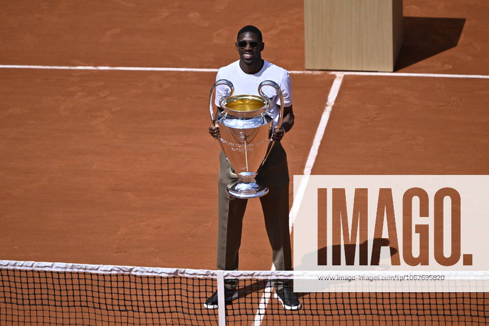 2025 Roland-Garros - Day 9 PARIS, FRANCE - JUNE 02: PSG s Ousmane Dembele brings the UEFA Champions League trophy on Court Philippe-Chatrier during French Open tennis tournament on day 9 at the Roland-Garros Complex in Paris, France on June 2, 2025. PSG won the Champions League for the first time in their history. Burak Akbulut Anadolu Paris France. Editorial use only. Please get in touch for any other usage.