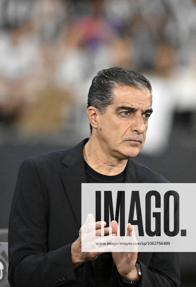 Estadio Olimpico Nilton Santos RIO DE JANEIRO, BRAZIL - JUNE 04: Botafogo Head Coach Renato Paiva prior to the Brasileirao 2025 match between Botafogo and Ceara at Estadio Olimpico Nilton Santos on June 04, 2025 in Rio de Janeiro, Brazil. (AndrÃ Ricardo SPP)
