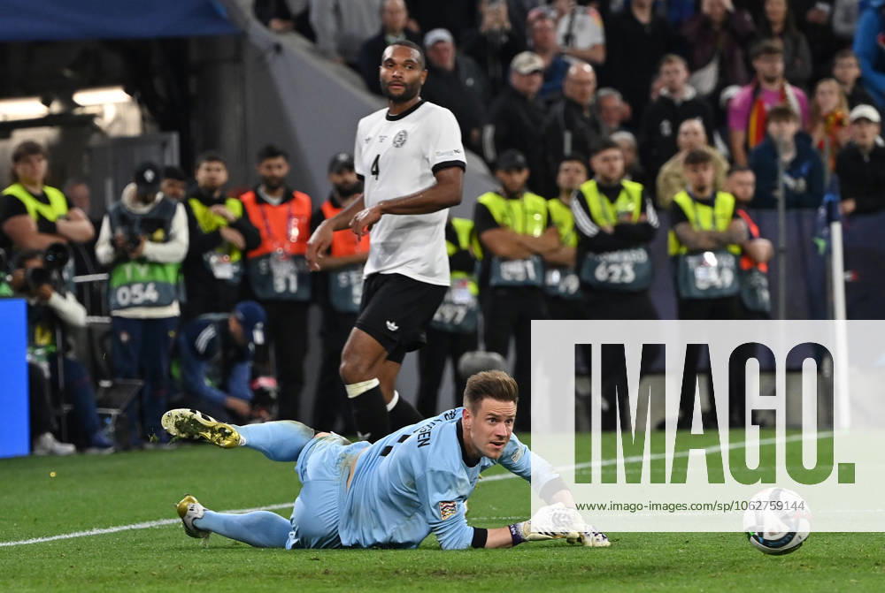 Fussball UEFA Nations League 1 2 Finale, Deutschland - Portugal v.l. Marc-Andre ter Stegen (Deutsche Fussball Nationalmannschaft DFB), Jonathan Tah (Deutsche Fussball Nationalmannschaft DFB) Muenchen