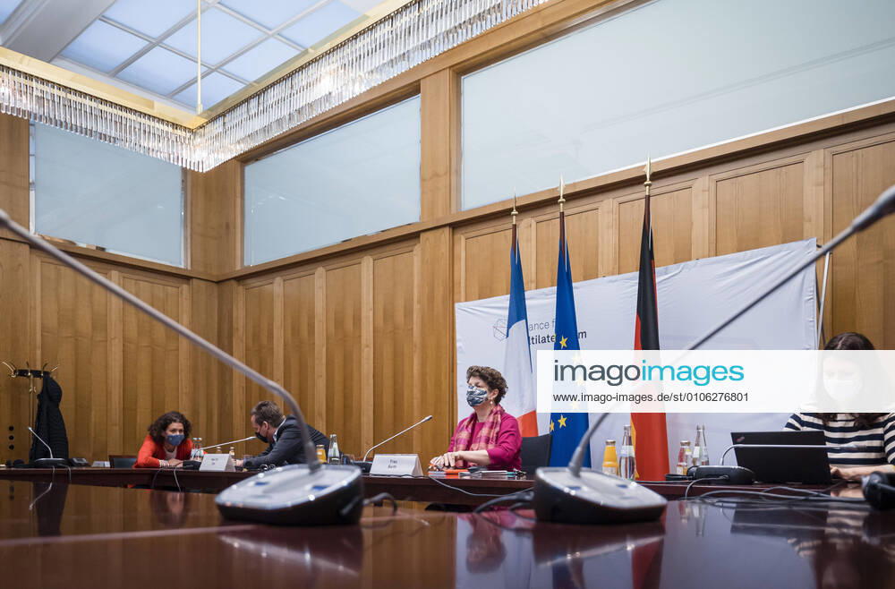 Helga Barth, Beauftragte fuer Menschenrechte und nachhaltige Entwicklung im Auswaertiges Amt, bei der virtuellen Teilnahme am Paris Peace Forum im Auswaertigen Amt in Berlin. 12.11.2020. Berlin Deutschland