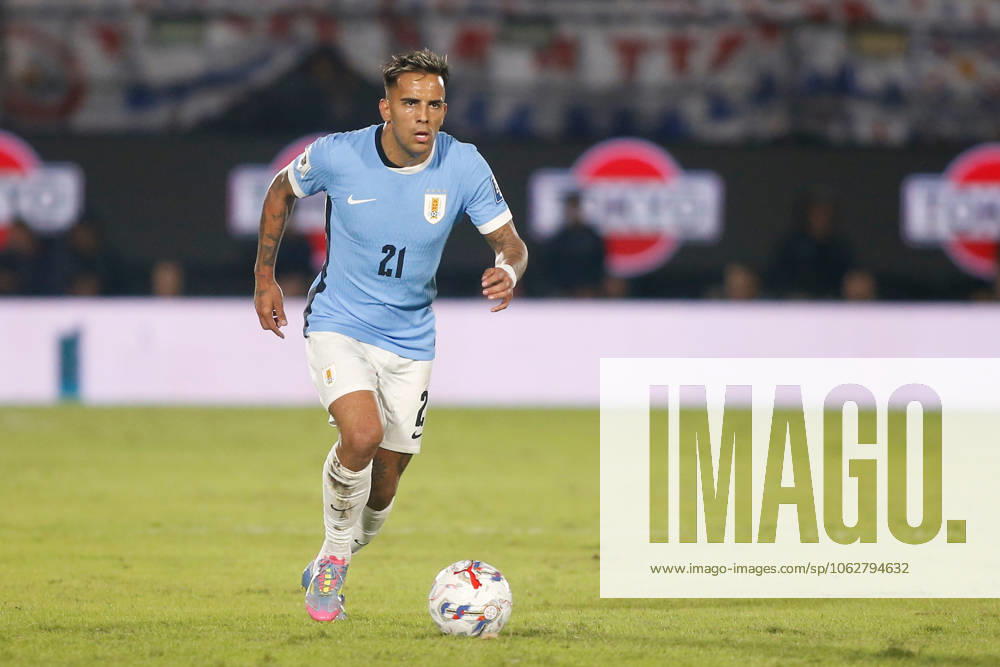 Rodrigo Zalazar of Uruguay national team, Nationalteam controls ball during the FIFA World Cup, WM, Weltmeisterschaft, Fussball 2026 Qualifier match between Paraguay and Uruguay at Estadio Defensores del Chaco on June 05, 2025 in Asuncion, Paraguay. National team of Paraguay v Uruguay - FIFA World Cup 2026 Qualifier match