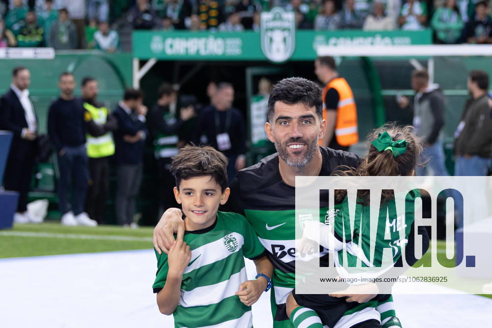 Sporting defender from Portugal LUIS NETO (13) celebrating after winning Liga Portugal Betclic at Estadio Jose de Alvalade Lisbon Portugal - ZUMAs359 20240518_zsp_s359_103