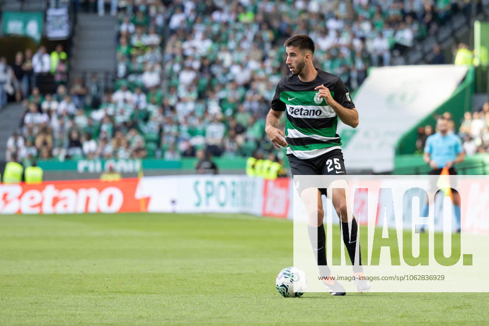 Sporting defender from Portugal GONCALO INACIO (25) in action during the game of Liga Portugal Betclic between Sporting and Chaves at Estadio Jose de Alvalade Lisbon Portugal - ZUMAs359 20240518_zsp_s359_090