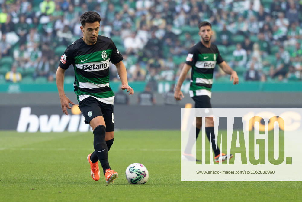 Sporting forward from Portugal PEDRO GONCALVES (8) in action during the game of Liga Portugal Betclic between Sporting and Chaves at Estadio Jose de Alvalade Lisbon Portugal - ZUMAs359 20240518_zsp_s359_068