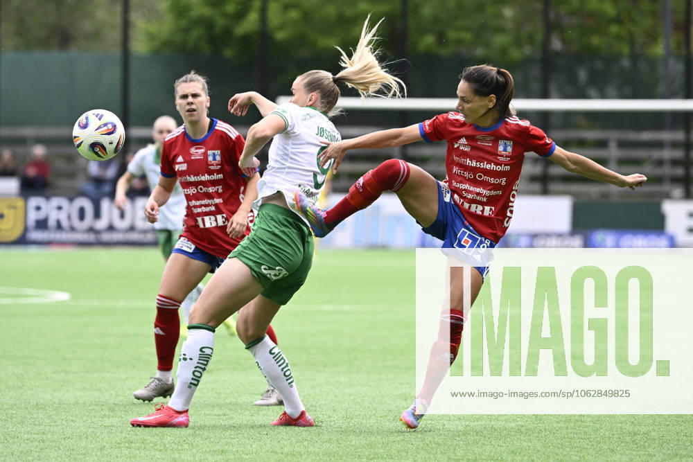 STOCKHOLM, SVERIGE 20250608 Vittsjös Elisabet Klinga och Hammarbys Anna Josendal (tv) under söndagens fotbollsmatch i damallsvenskan mellan Hammarby IF och Vittsjö GIK pa Hammarby IP. STOCKHOLM SVERIGE