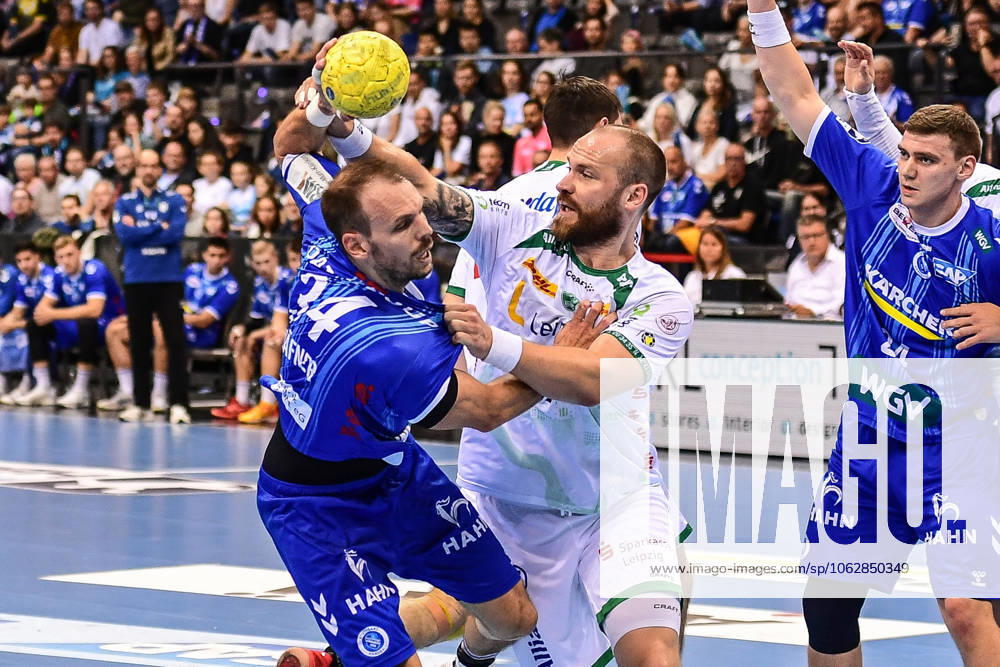 TVB Stuttgart - SC DHfK Leipzig; Stuttgart, 08.06.2025 Lukaus Laube (Stuttgart 24) gegen Moritz Preuss (Leipzig 24) ; Stuttgart, 08.06.2025 - 34. Spieltag der Handball-Bundesliga, TVB Stuttgart - SC DHfK Leipzig, Porsche-Arena, Stuttgart.