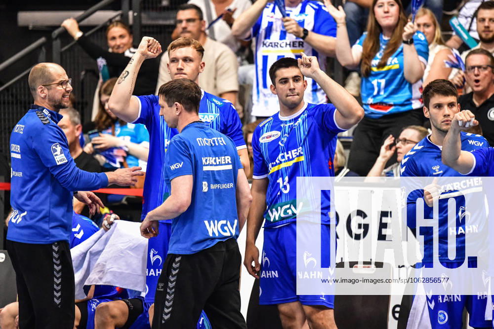 TVB Stuttgart - SC DHfK Leipzig; Stuttgart, 08.06.2025 Jubel auf der Stuttgarter Bank ; Stuttgart, 08.06.2025 - 34. Spieltag der Handball-Bundesliga, TVB Stuttgart - SC DHfK Leipzig, Porsche-Arena, Stuttgart.