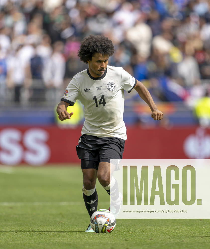 Fussball UEFA Nations League 2024 25, Spiel um Platz 3, Deutschland - Frankreich, in der MHP-Arena Stuttgart, Karim Adeyemi (Deutschland) am Ball