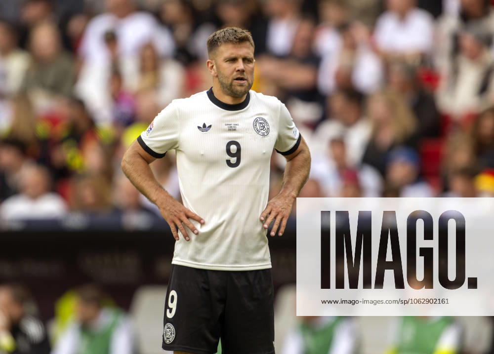 Fussball UEFA Nations League 2024 25, Spiel um Platz 3, Deutschland - Frankreich, in der MHP-Arena Stuttgart, Niclas Füllkrug (Deutschland) nachdenklich