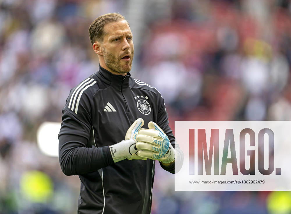 Fussball UEFA Nations League 2024 25, Spiel um Platz 3, Deutschland - Frankreich, in der MHP-Arena Stuttgart, Torwart Oliver Baumann (Deutschland) beim Aufwärmen.