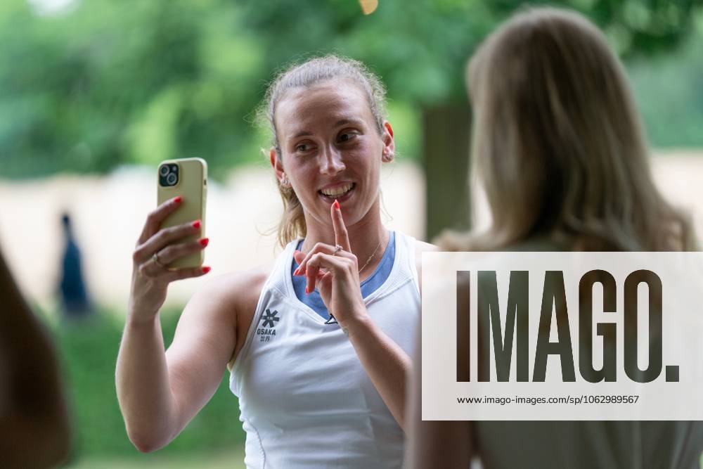 2025-06-14 2025 Libema Open Grass Court Championships Autotron ROSMALEN, NETHERLANDS - JUNE 14: Elise Mertens of Belgium during the 2025 Libema Open Grass Court Championships at Autotron on June 14, 2025 in Rosmalen, Netherlands. Rosmalen Autotron Netherlands Content not available for redistribution in The Netherlands directly or indirectly through any third parties.